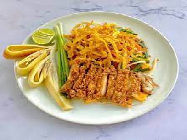 ผัดไทยไก่(รับ อ.18 ส.ค.69)