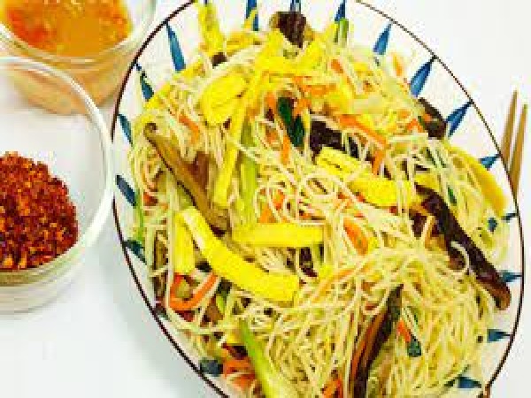 ผัดหมี่ซั่ว(เจ)(รับ พฤ.16 เม.ย.69)